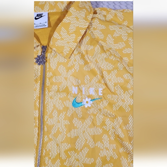 Nike Sportswear Windbreaker Jacket Women Sz XL Yellow Floral Full Zip Loose Fit - Picture 4 of 13